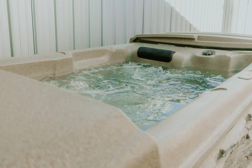 Agave Tiny House At Cactus Flower-Hot Tub-Pet Friendly-No Pet Fees! Albuquerque Bagian luar foto