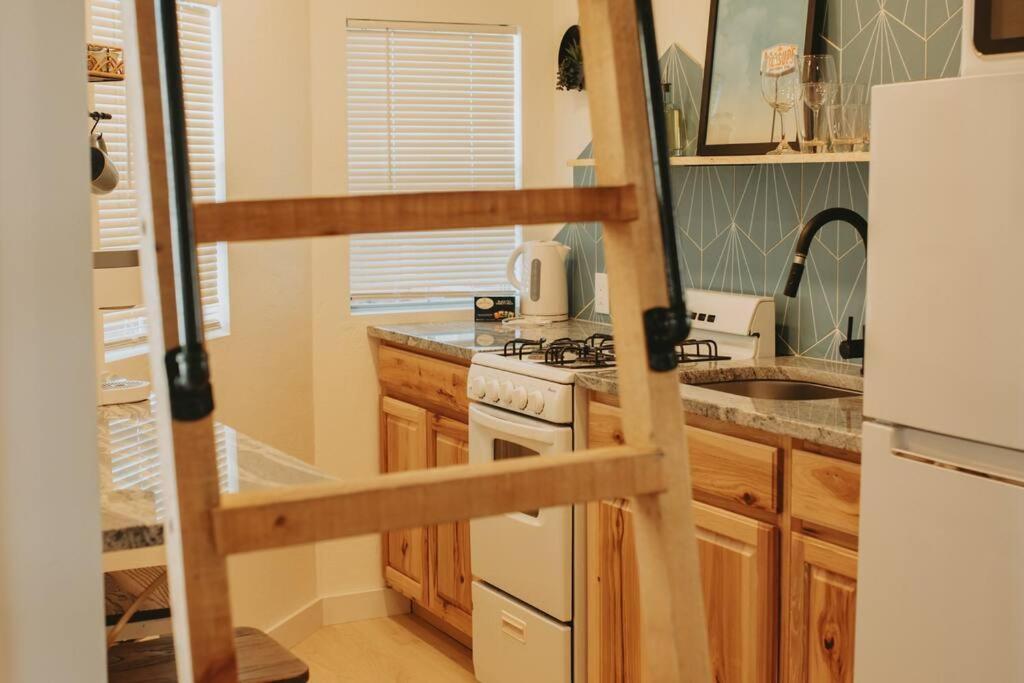 Agave Tiny House At Cactus Flower-Hot Tub-Pet Friendly-No Pet Fees! Albuquerque Bagian luar foto