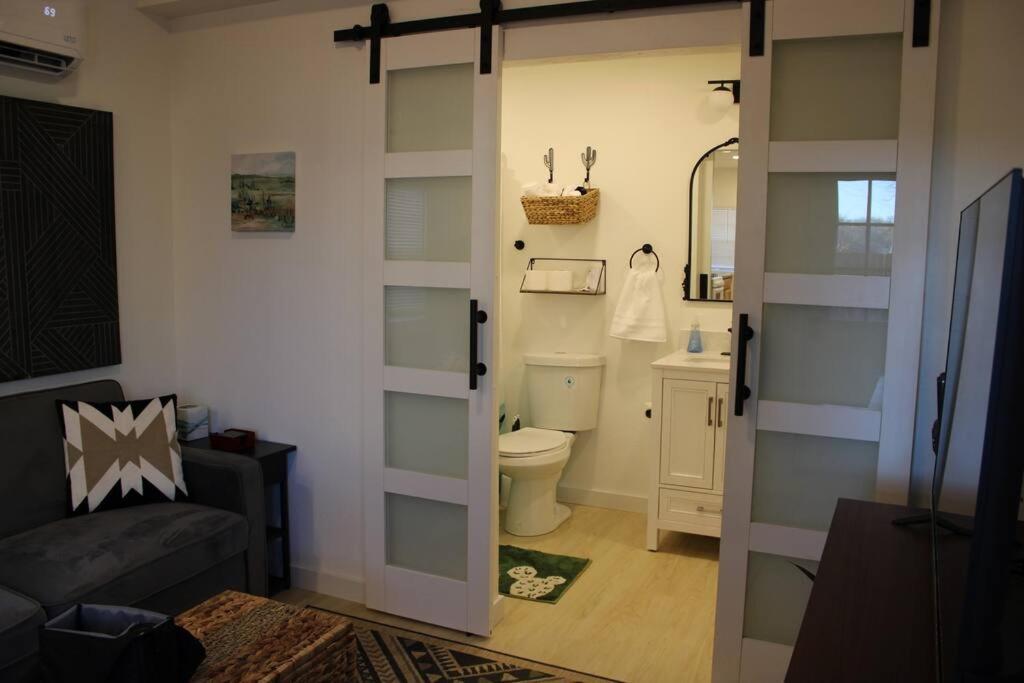 Agave Tiny House At Cactus Flower-Hot Tub-Pet Friendly-No Pet Fees! Albuquerque Bagian luar foto