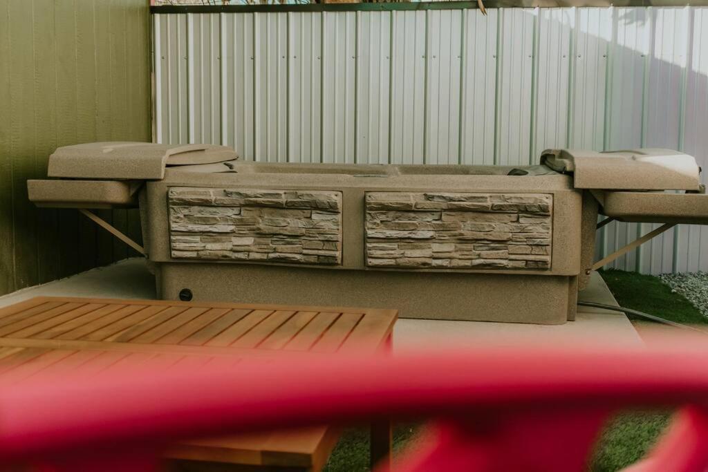 Agave Tiny House At Cactus Flower-Hot Tub-Pet Friendly-No Pet Fees! Albuquerque Bagian luar foto