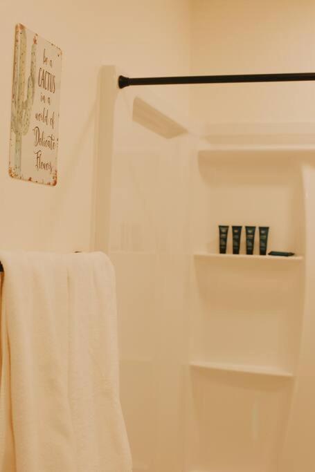 Agave Tiny House At Cactus Flower-Hot Tub-Pet Friendly-No Pet Fees! Albuquerque Bagian luar foto