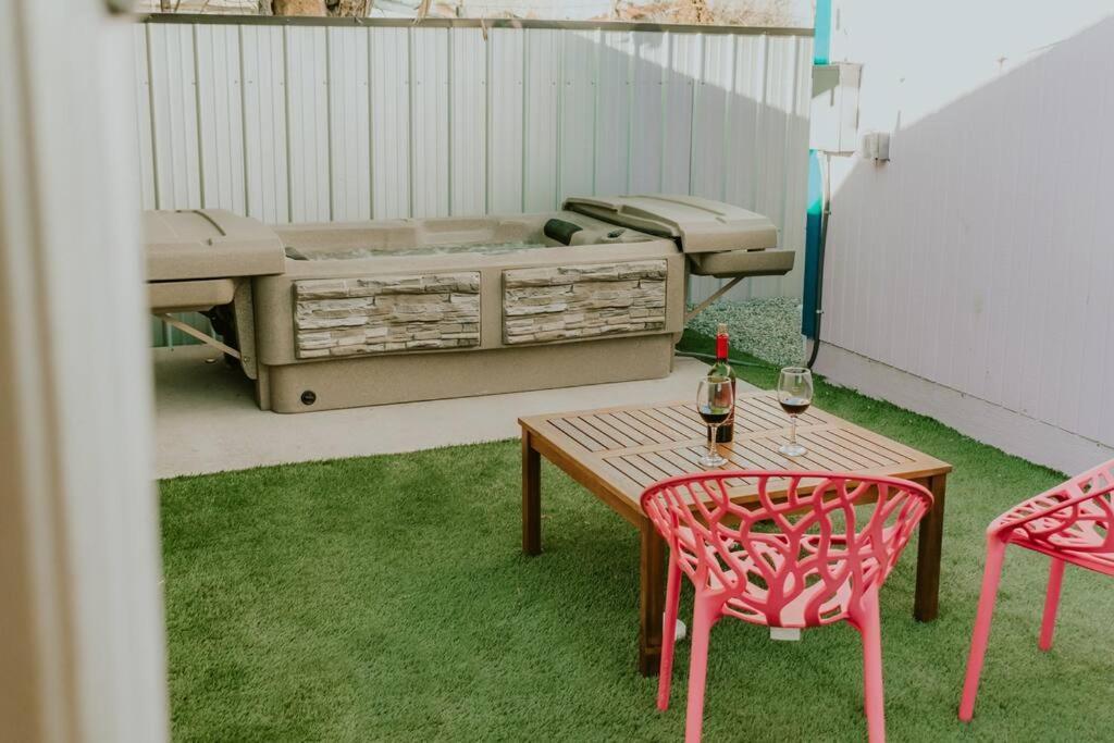 Agave Tiny House At Cactus Flower-Hot Tub-Pet Friendly-No Pet Fees! Albuquerque Bagian luar foto
