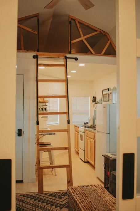Agave Tiny House At Cactus Flower-Hot Tub-Pet Friendly-No Pet Fees! Albuquerque Bagian luar foto