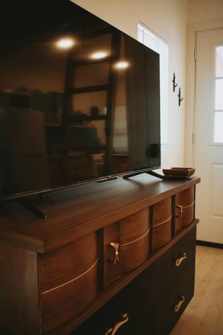 Agave Tiny House At Cactus Flower-Hot Tub-Pet Friendly-No Pet Fees! Albuquerque Bagian luar foto