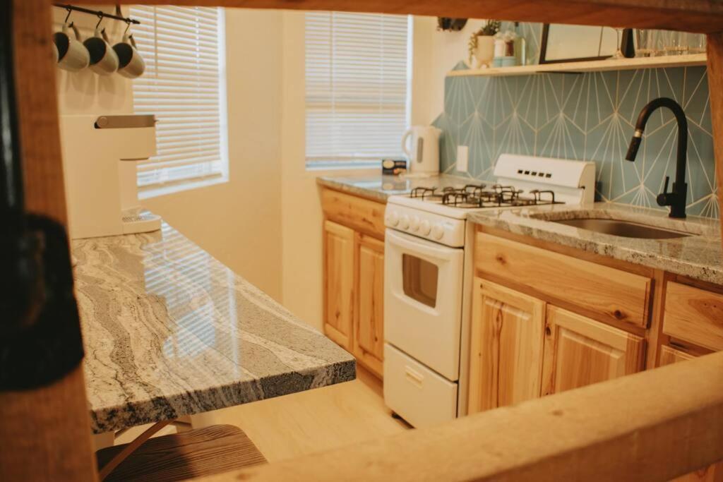 Agave Tiny House At Cactus Flower-Hot Tub-Pet Friendly-No Pet Fees! Albuquerque Bagian luar foto