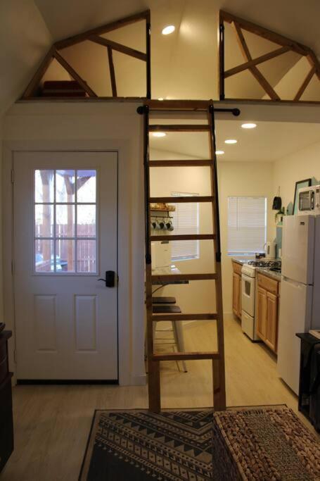Agave Tiny House At Cactus Flower-Hot Tub-Pet Friendly-No Pet Fees! Albuquerque Bagian luar foto