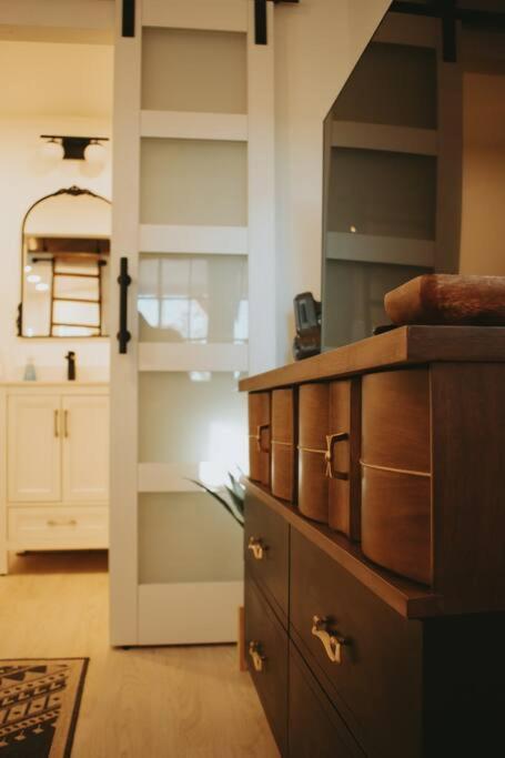 Agave Tiny House At Cactus Flower-Hot Tub-Pet Friendly-No Pet Fees! Albuquerque Bagian luar foto