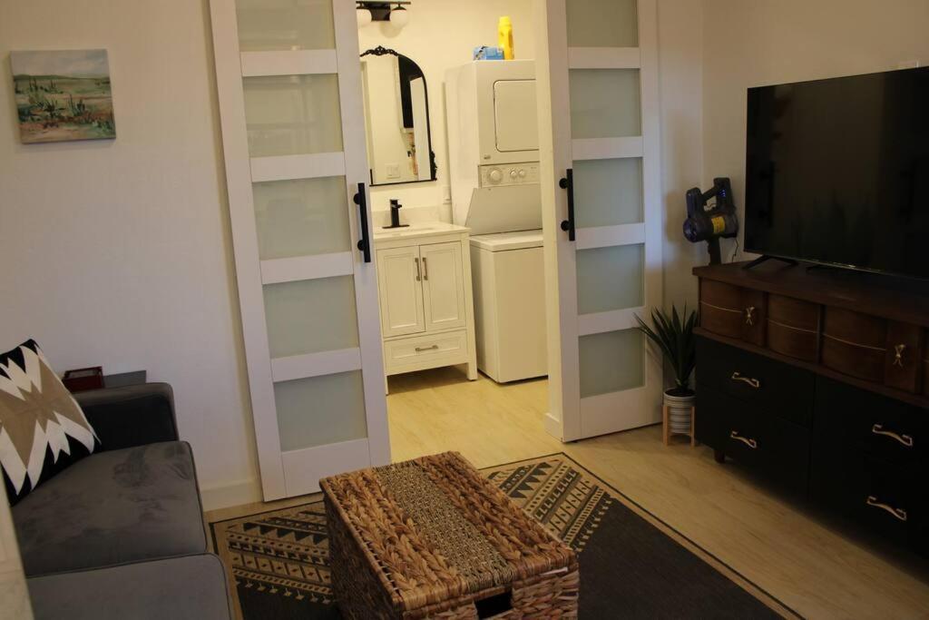 Agave Tiny House At Cactus Flower-Hot Tub-Pet Friendly-No Pet Fees! Albuquerque Bagian luar foto