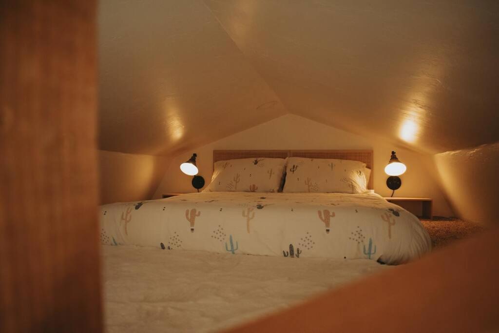 Agave Tiny House At Cactus Flower-Hot Tub-Pet Friendly-No Pet Fees! Albuquerque Bagian luar foto